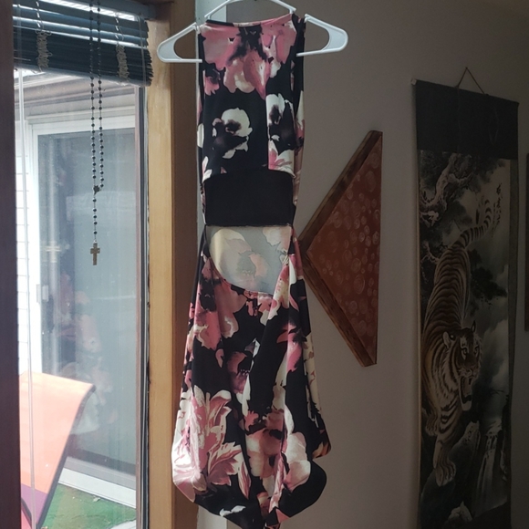 Dress - Picture 4 of 4